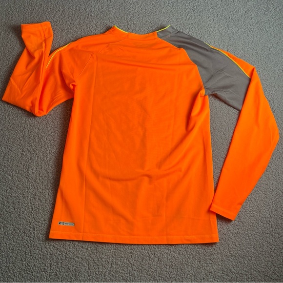 Puma Youth Soccer Keeper Jersey NWOT Size M. - Picture 9 of 12